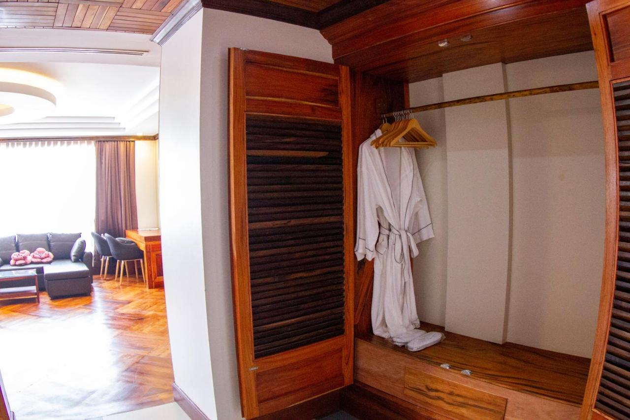 Kampong Thom Palace Hotel Ngoại thất bức ảnh