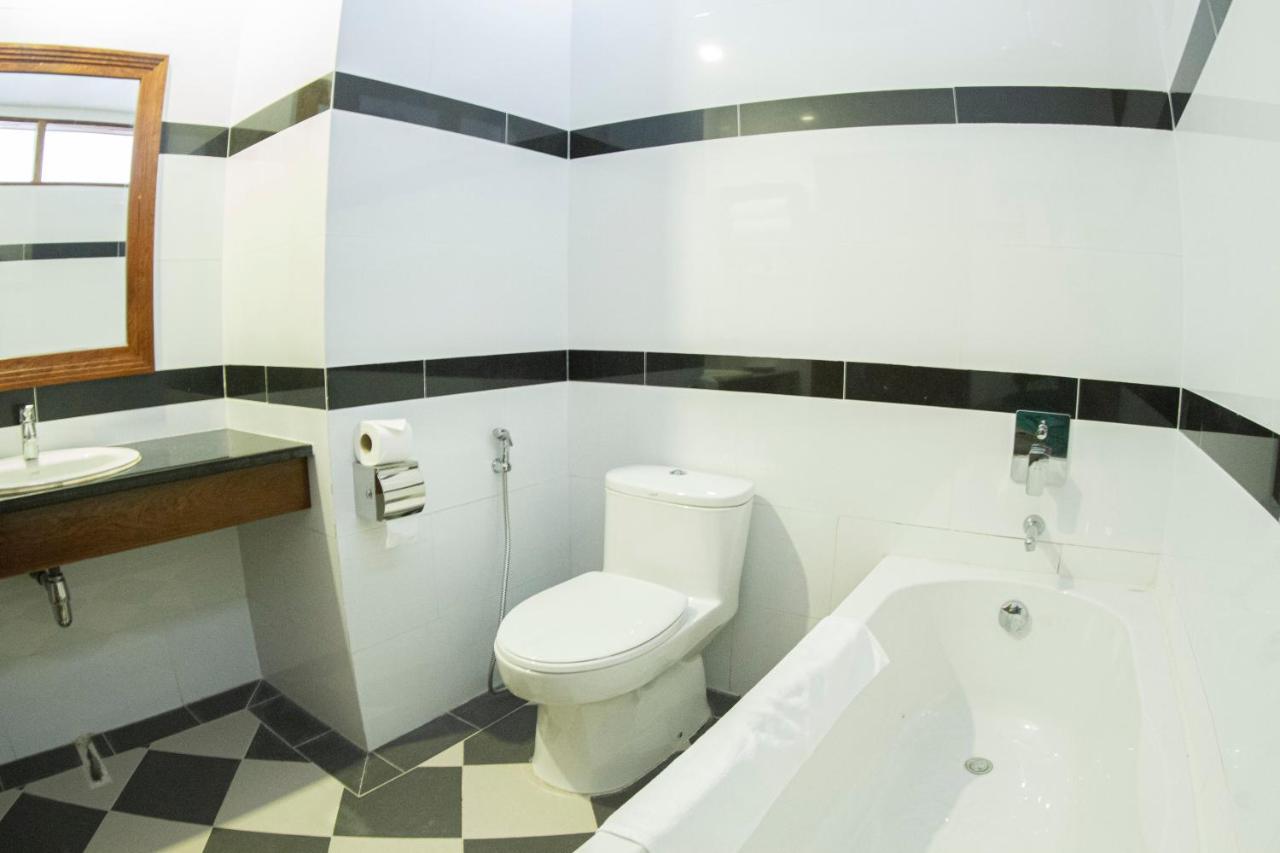 Kampong Thom Palace Hotel Ngoại thất bức ảnh