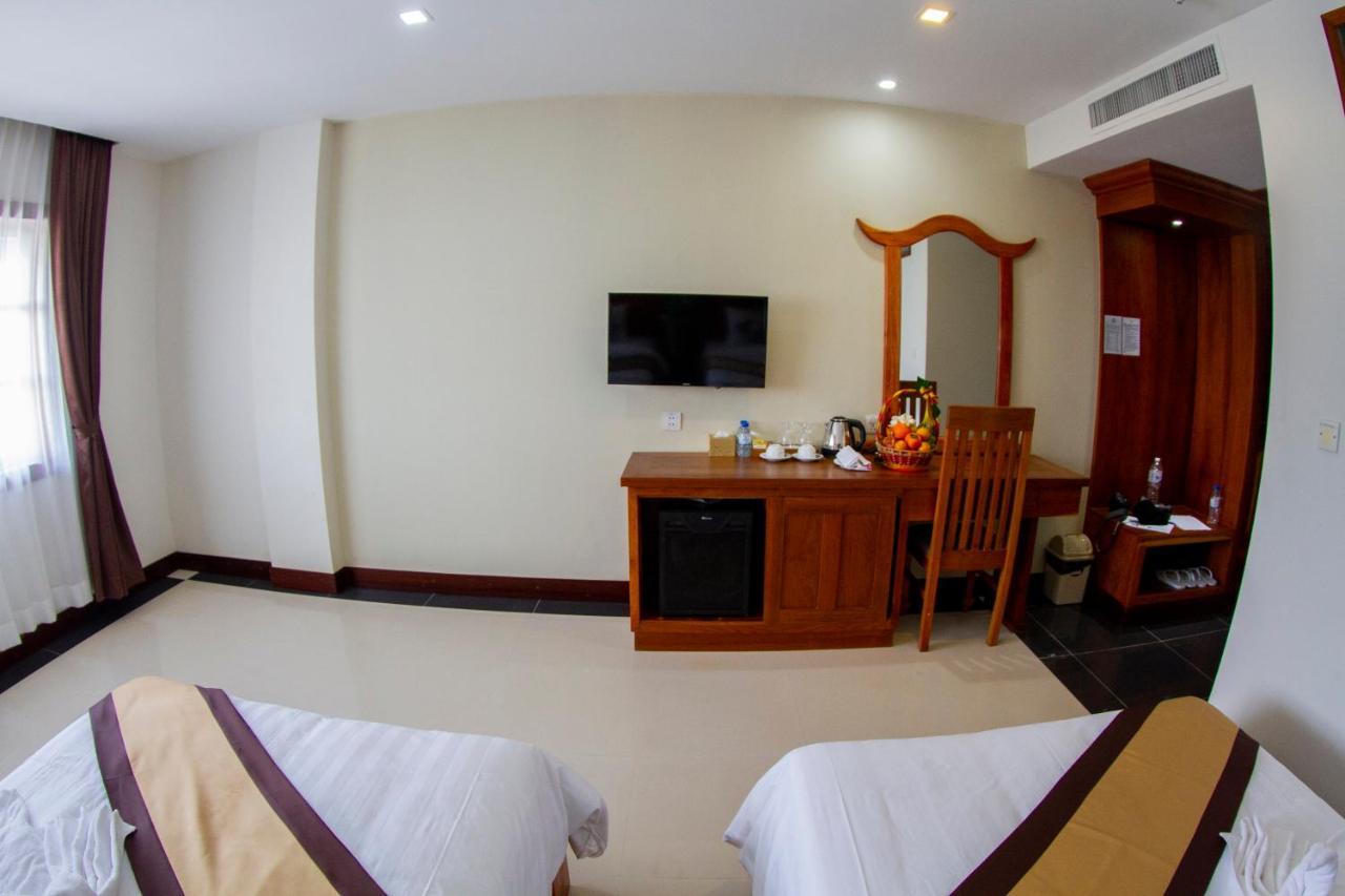 Kampong Thom Palace Hotel Ngoại thất bức ảnh