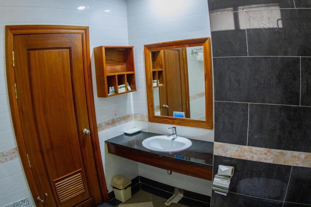Kampong Thom Palace Hotel Ngoại thất bức ảnh