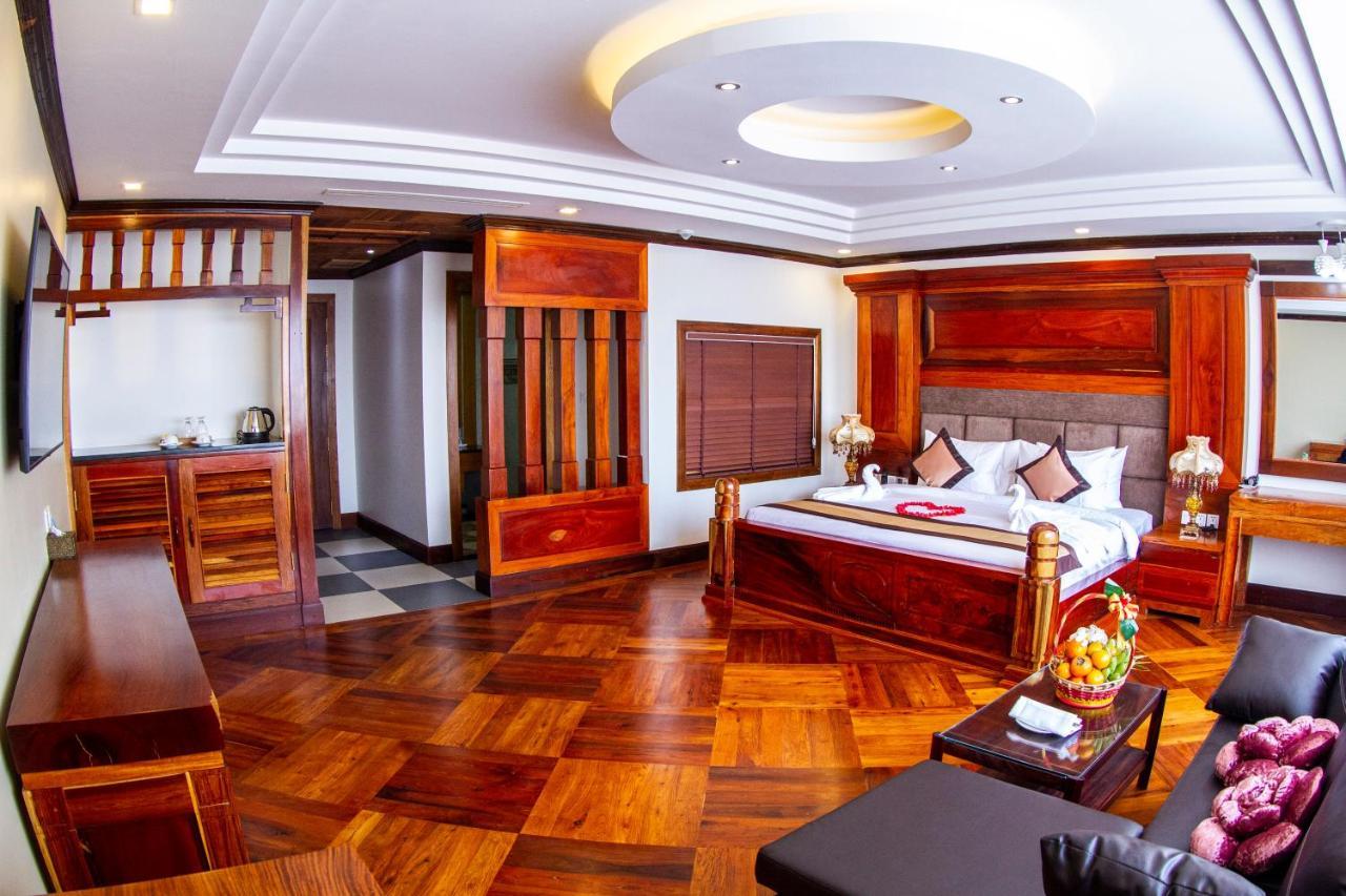 Kampong Thom Palace Hotel Ngoại thất bức ảnh