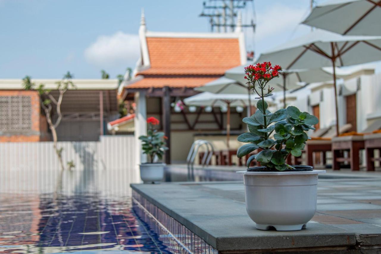 Kampong Thom Palace Hotel Ngoại thất bức ảnh