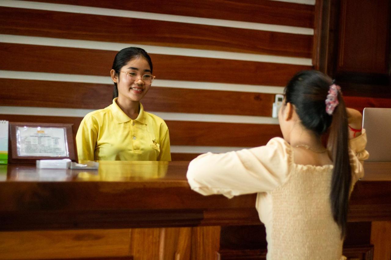 Kampong Thom Palace Hotel Ngoại thất bức ảnh